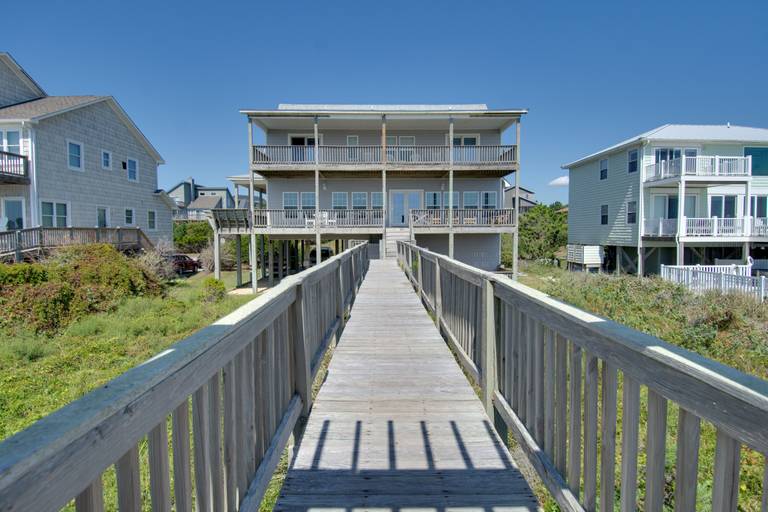 Low Tide Emerald Isle, NC Single Family Oceanfront Cottage