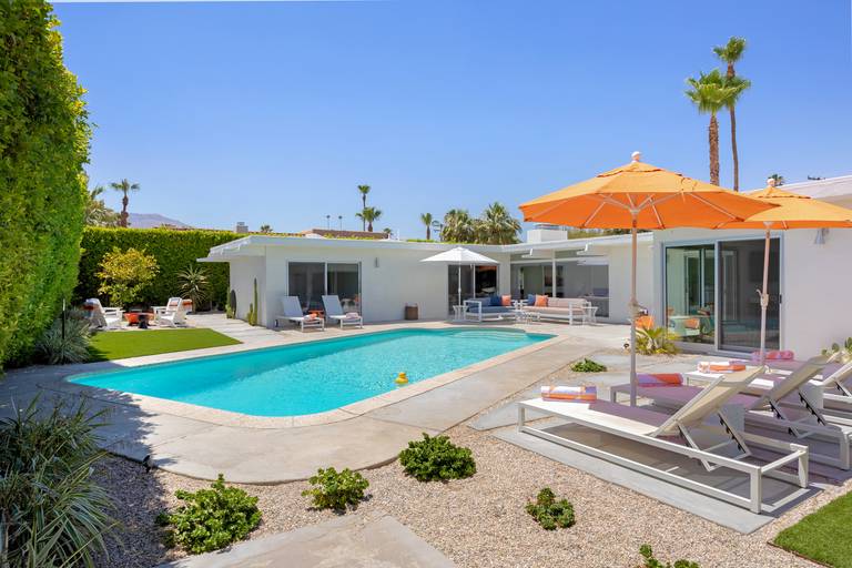 Midcentury/Modern | Oranj Palm Vacation Homes