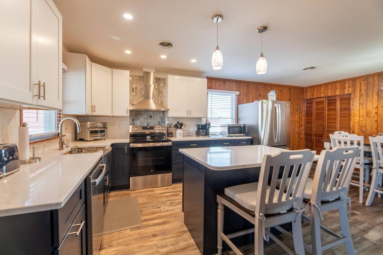 Enjoy a newly renovated kitchen and bright updates throughout this traditional, family-favorite rental