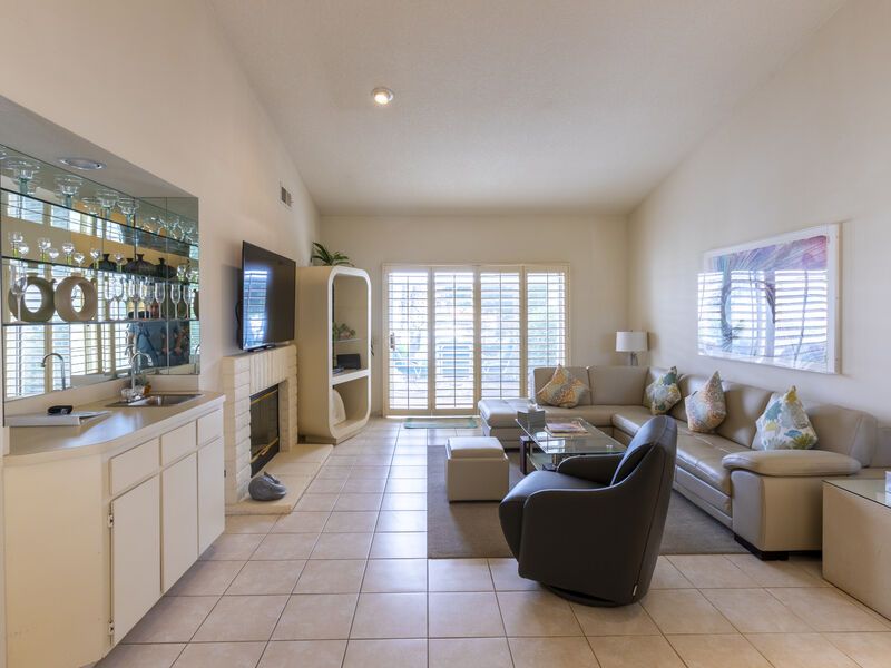 294 Palm DesertDesert Falls Country Club Condo Luxury Leasing