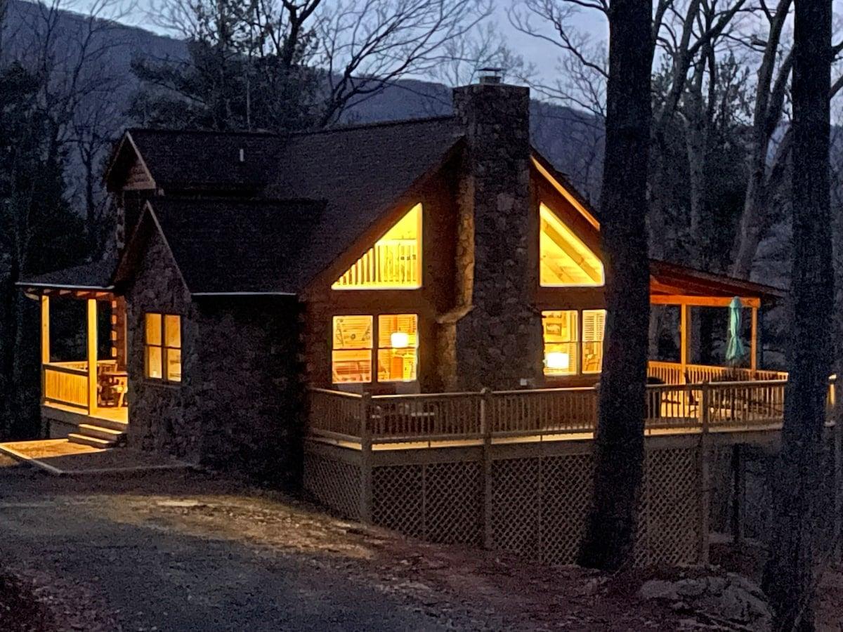Happy Hikers Hideaway - Lydia Mountain Lodge & Log Cabin