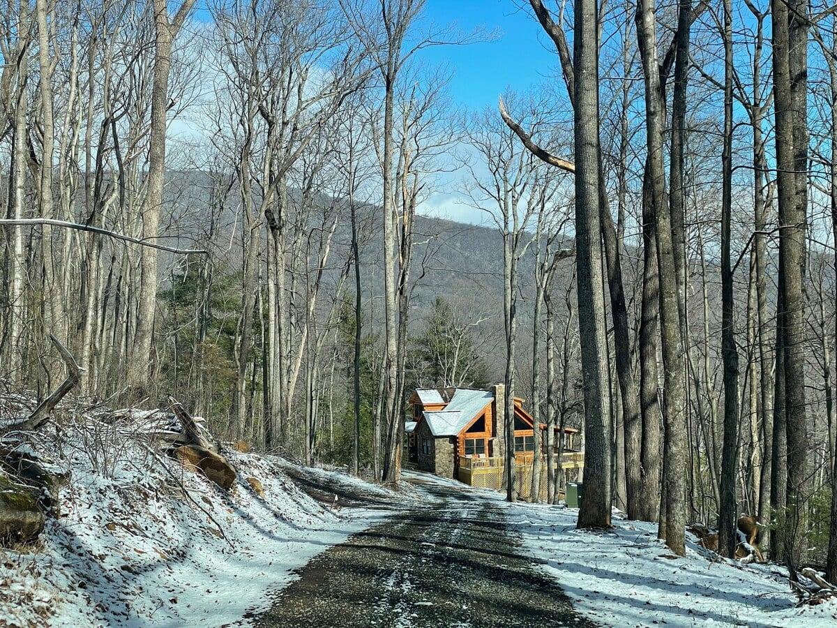 Happy Hikers Hideaway - Lydia Mountain Lodge & Log Cabin