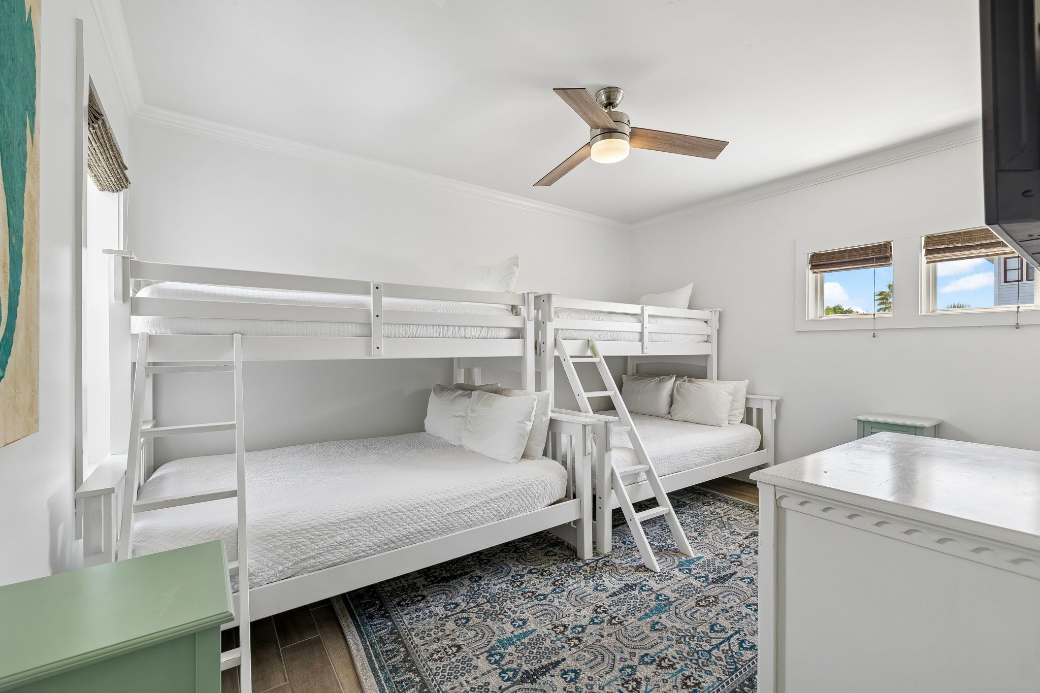 Bunk room that sleeps six on twin-over-full bunks