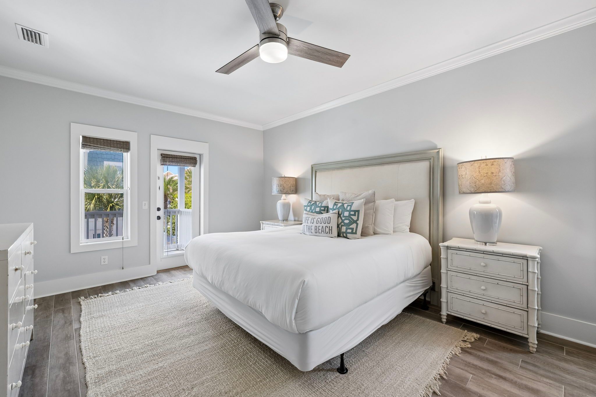 Second-floor King suite with ibalcony access