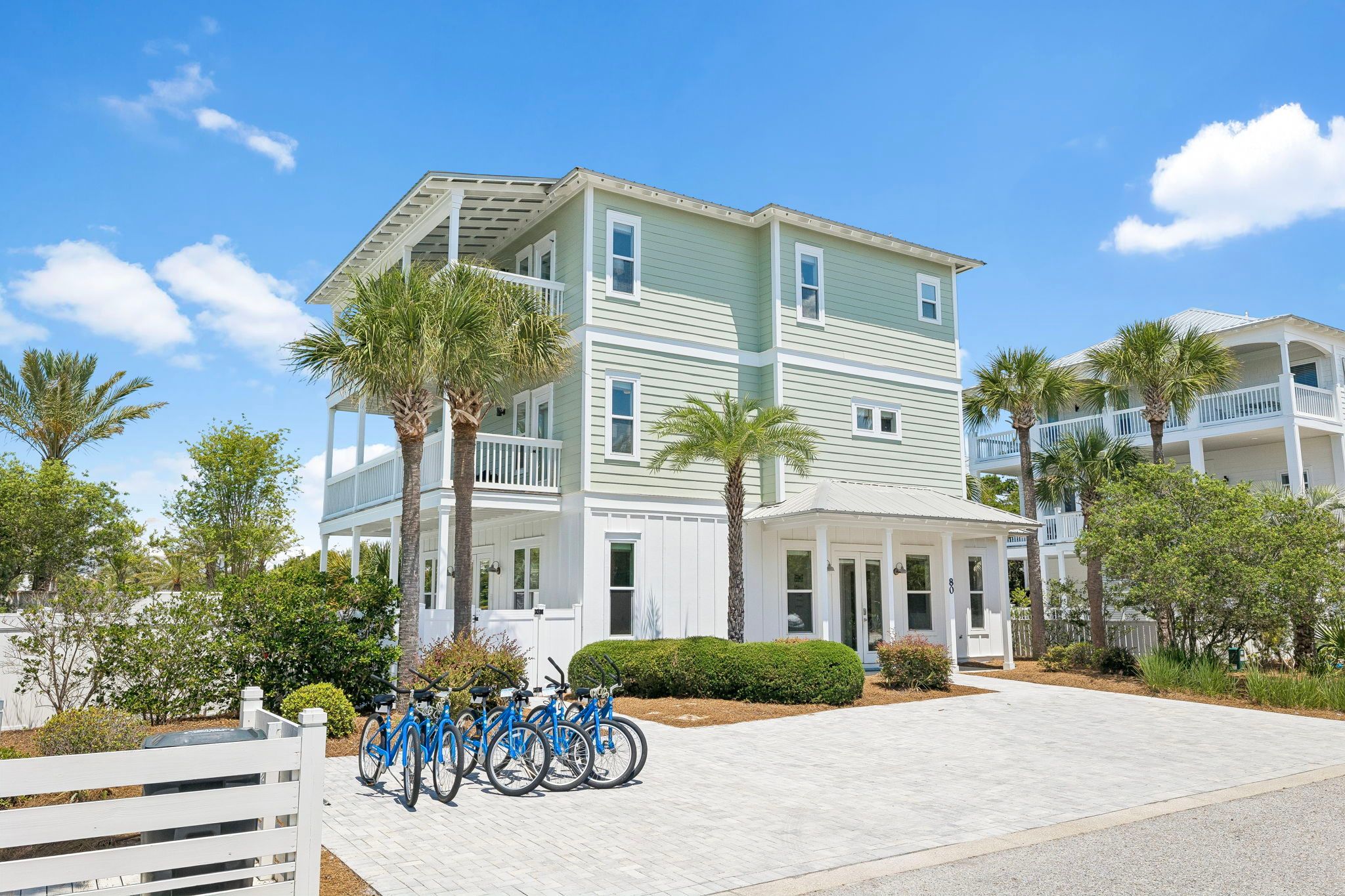 Six complimentary beach cruisers, ready to ride