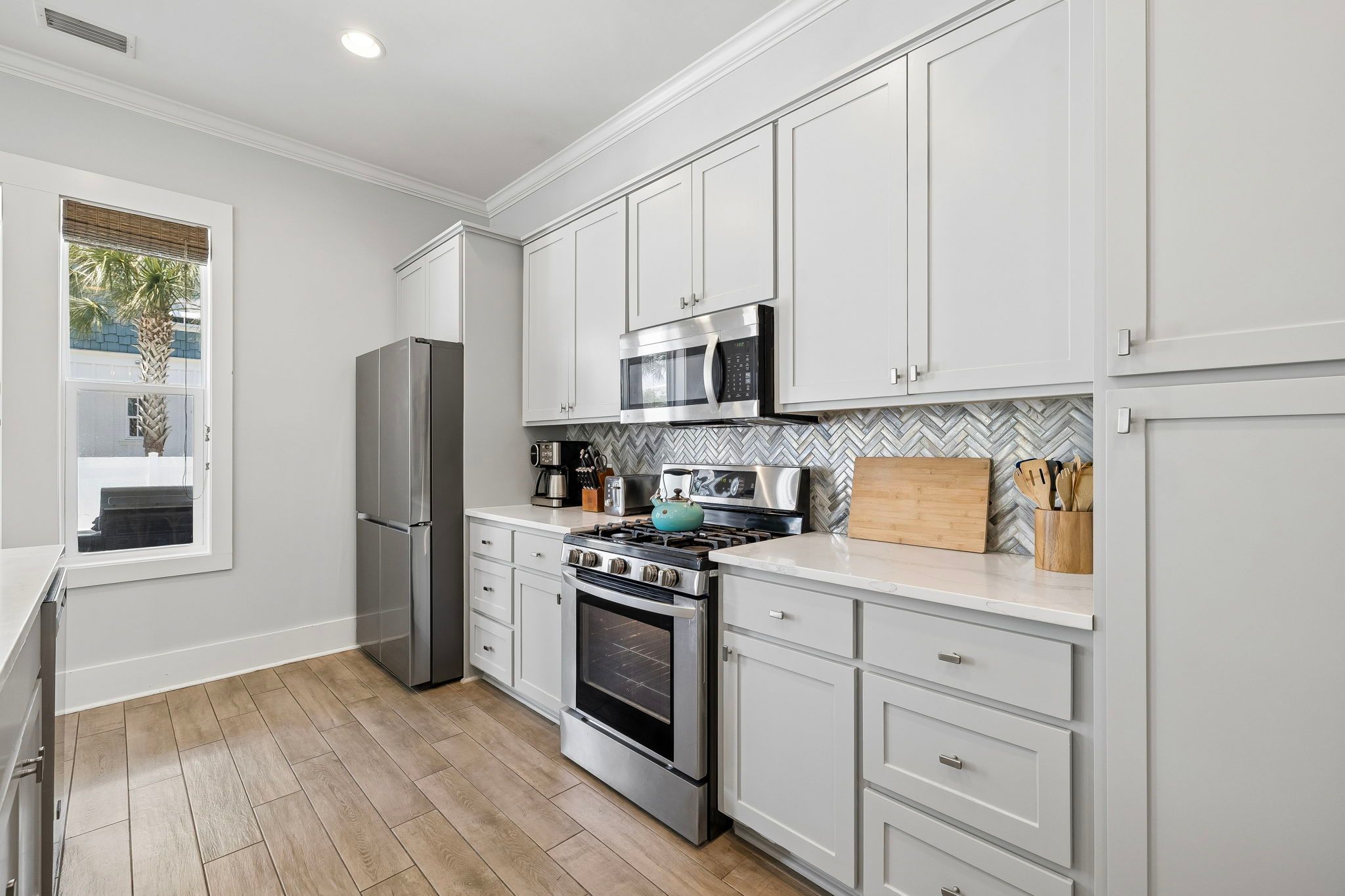 Gas range and full stainless appliances
