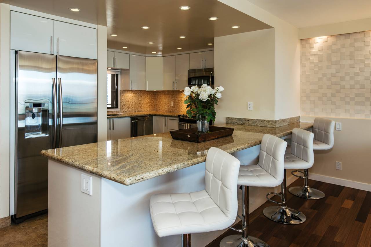 Fully Equipped Kitchen with Stainless Steel Appliances Fully Equipped Kitchen with Stainless Steel Appliances