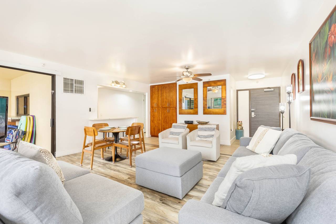 Bright living room with a welcoming entrance Bright living room with a welcoming entrance