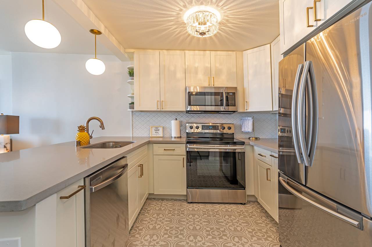 Newly Updated Kitchen with Dishwasher Newly Updated Kitchen with Dishwasher