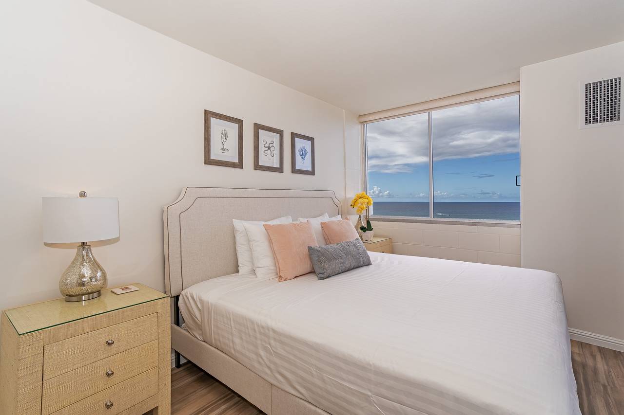 Bing Bedroom with Contemporary Furnitures Bing Bedroom with Contemporary Furnitures