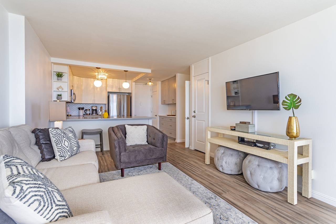 Gorgeous Contemporary Condo Gorgeous Contemporary Condo