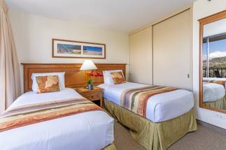 Bedroom with Two Twin Beds Bedroom with Two Twin Beds