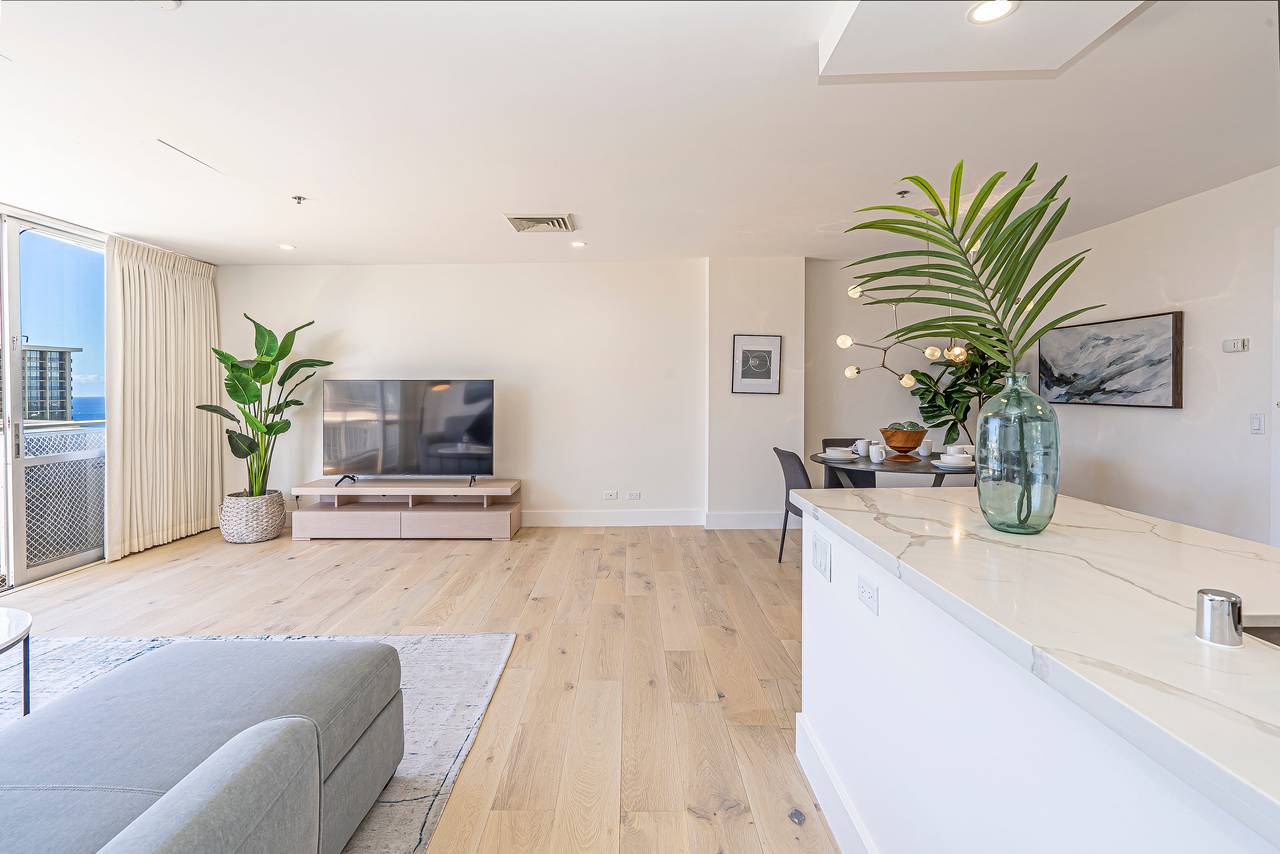 Living Room is Enormous! Living Room is Enormous!