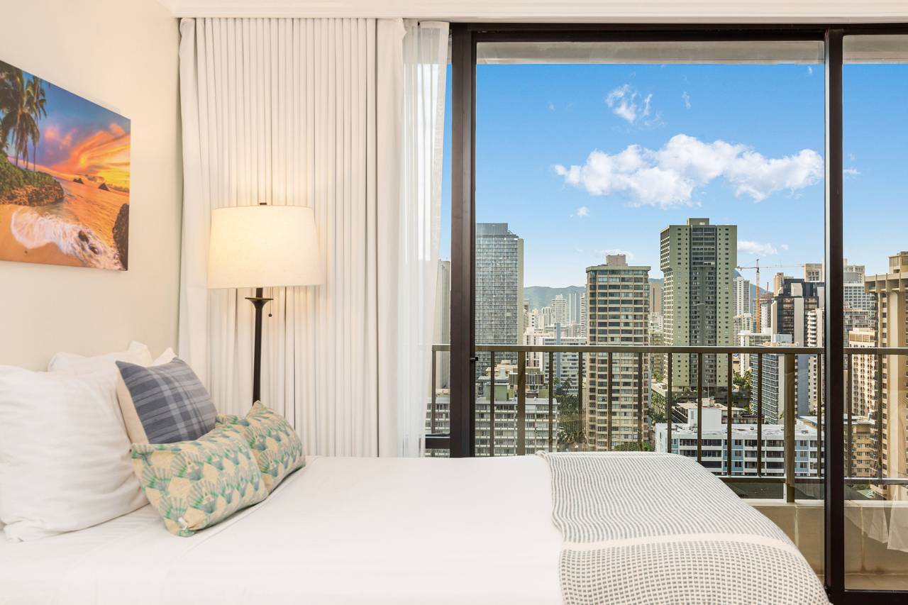 Cozy full bed with sweeping views of the city skyline Cozy full bed with sweeping views of the city skyline