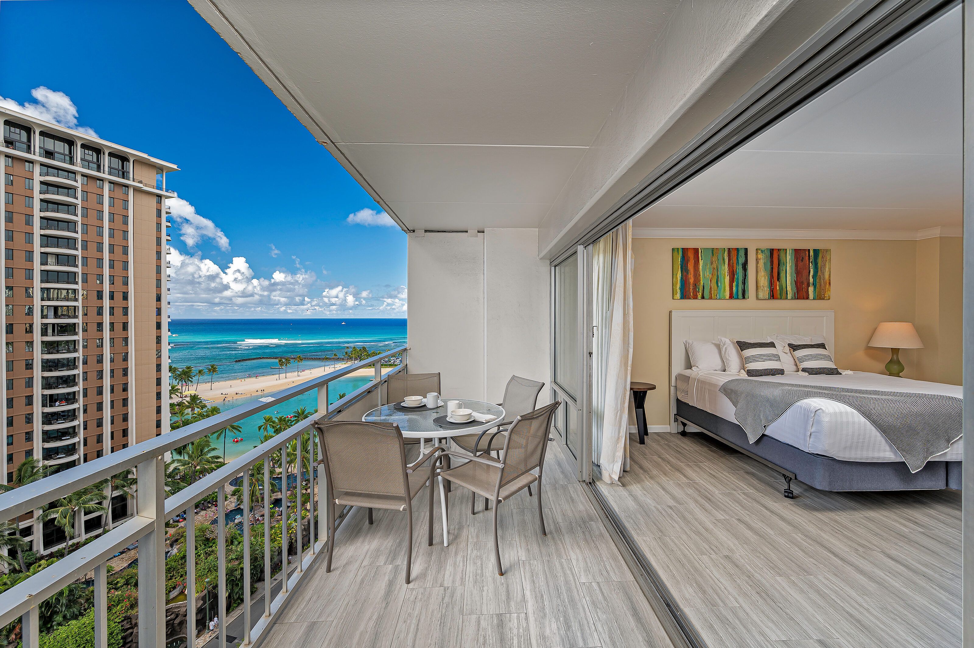 Ilikai Hotel City and Ocean View 1BDR on the 13th floor Ali'i Beach