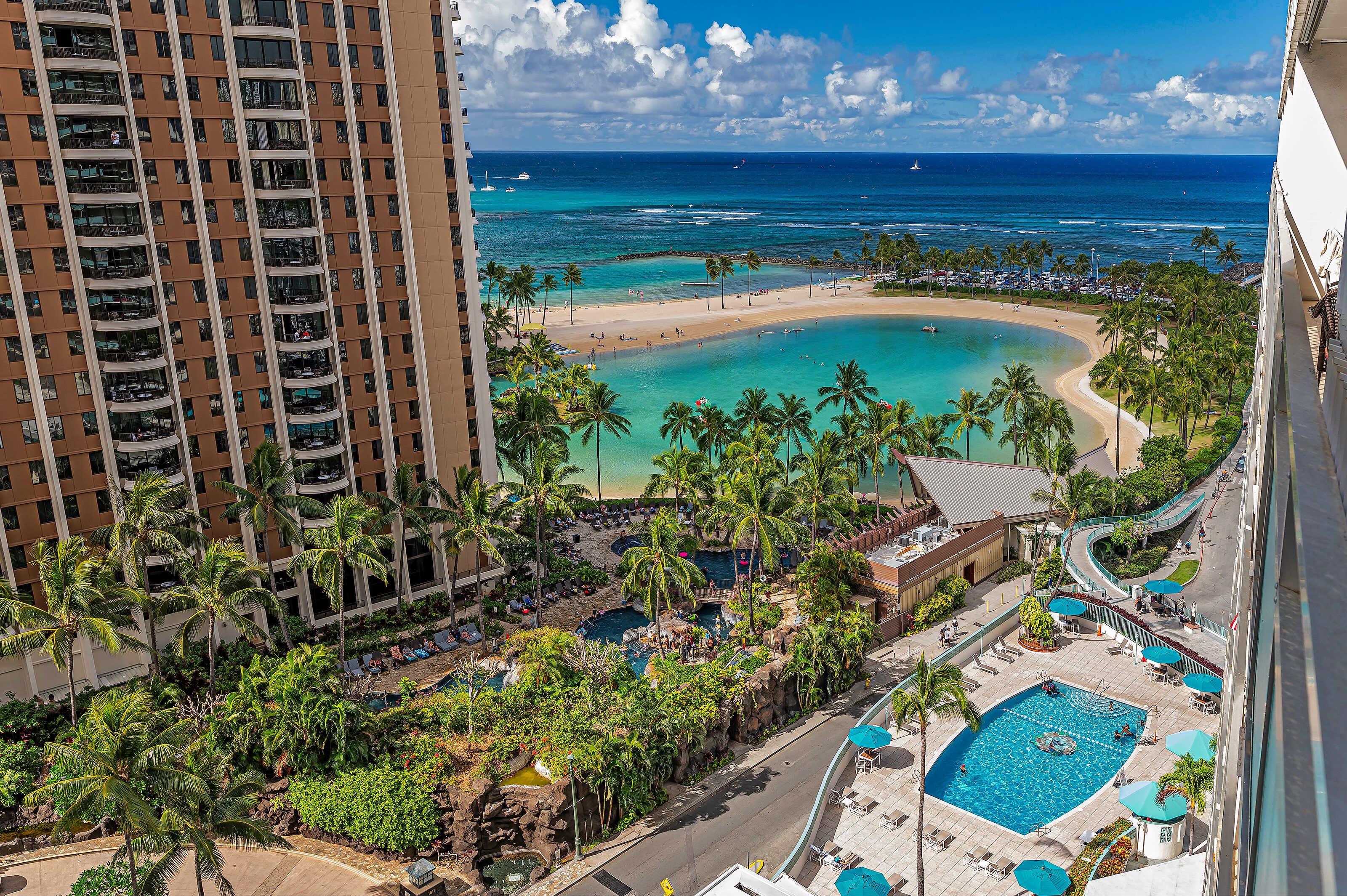 Ilikai Hotel City and Ocean View 1BDR on the 13th floor Ali'i Beach