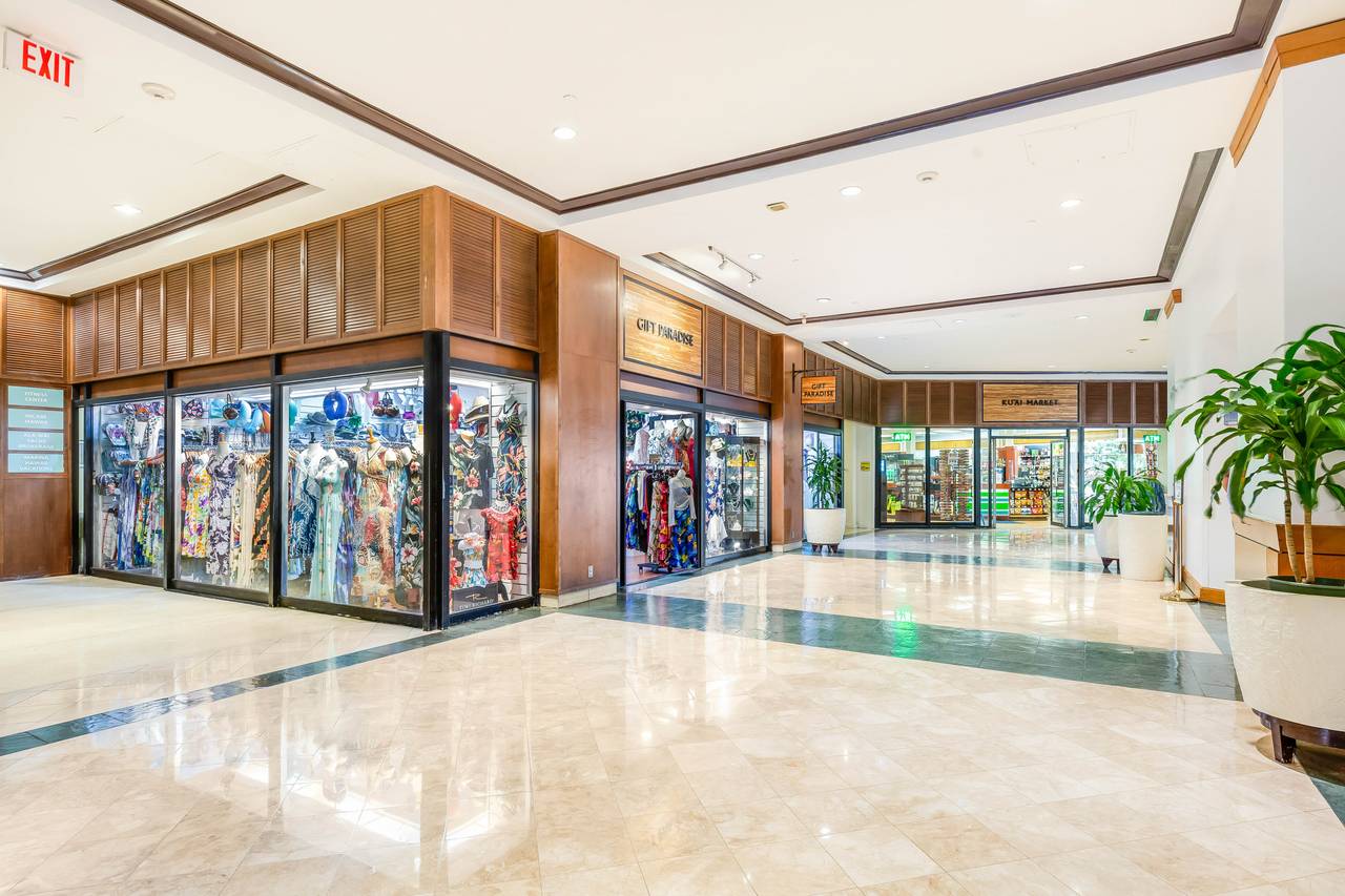 Shops in the lobby Shops in the lobby