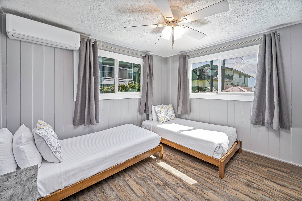 Guest bedroom with two single beds Guest bedroom with two single beds