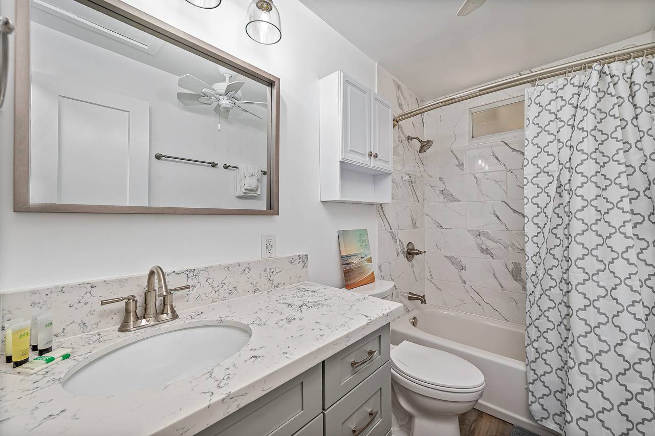 Large newly remodeled tile bathroom Large newly remodeled tile bathroom