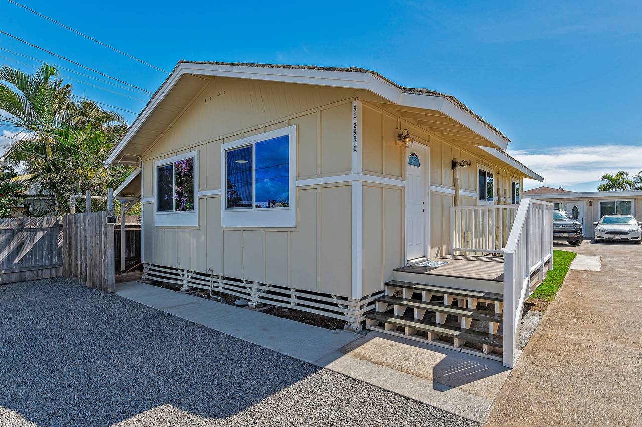 Charming Hawaiian beach house Charming Hawaiian beach house