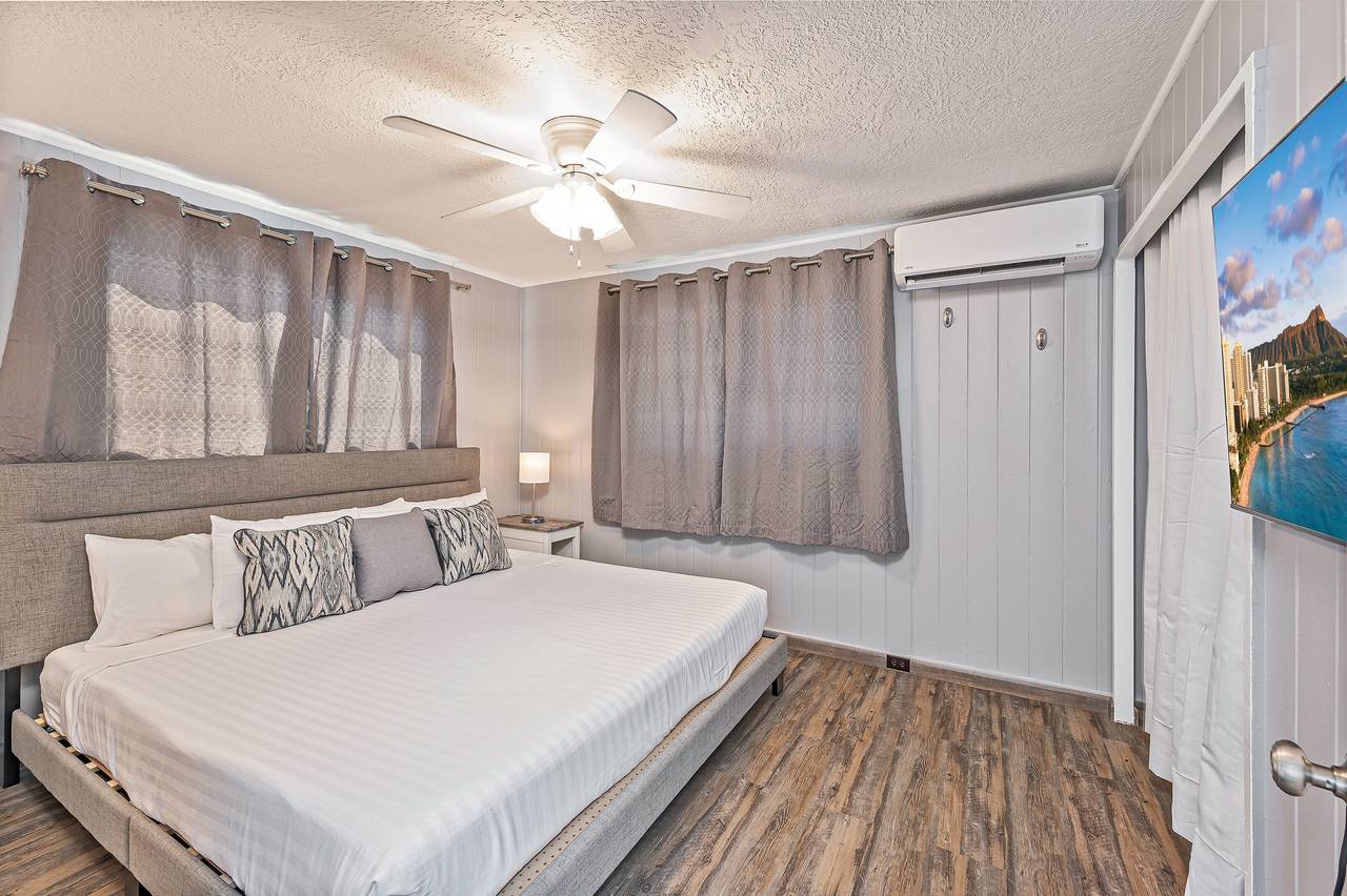 Master bedroom with comfortable king bed Master bedroom with comfortable king bed