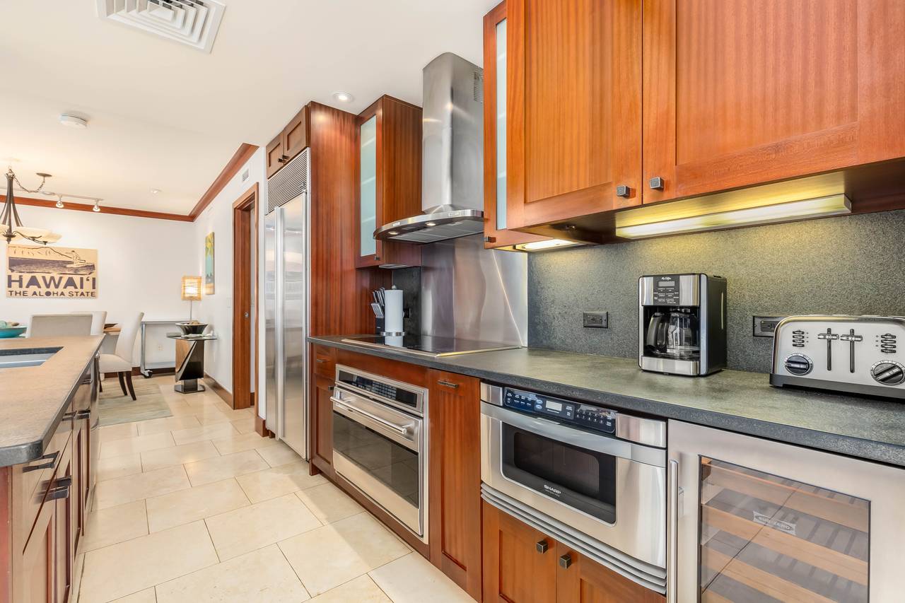 Spacious, fully equipped kitchen Spacious, fully equipped kitchen
