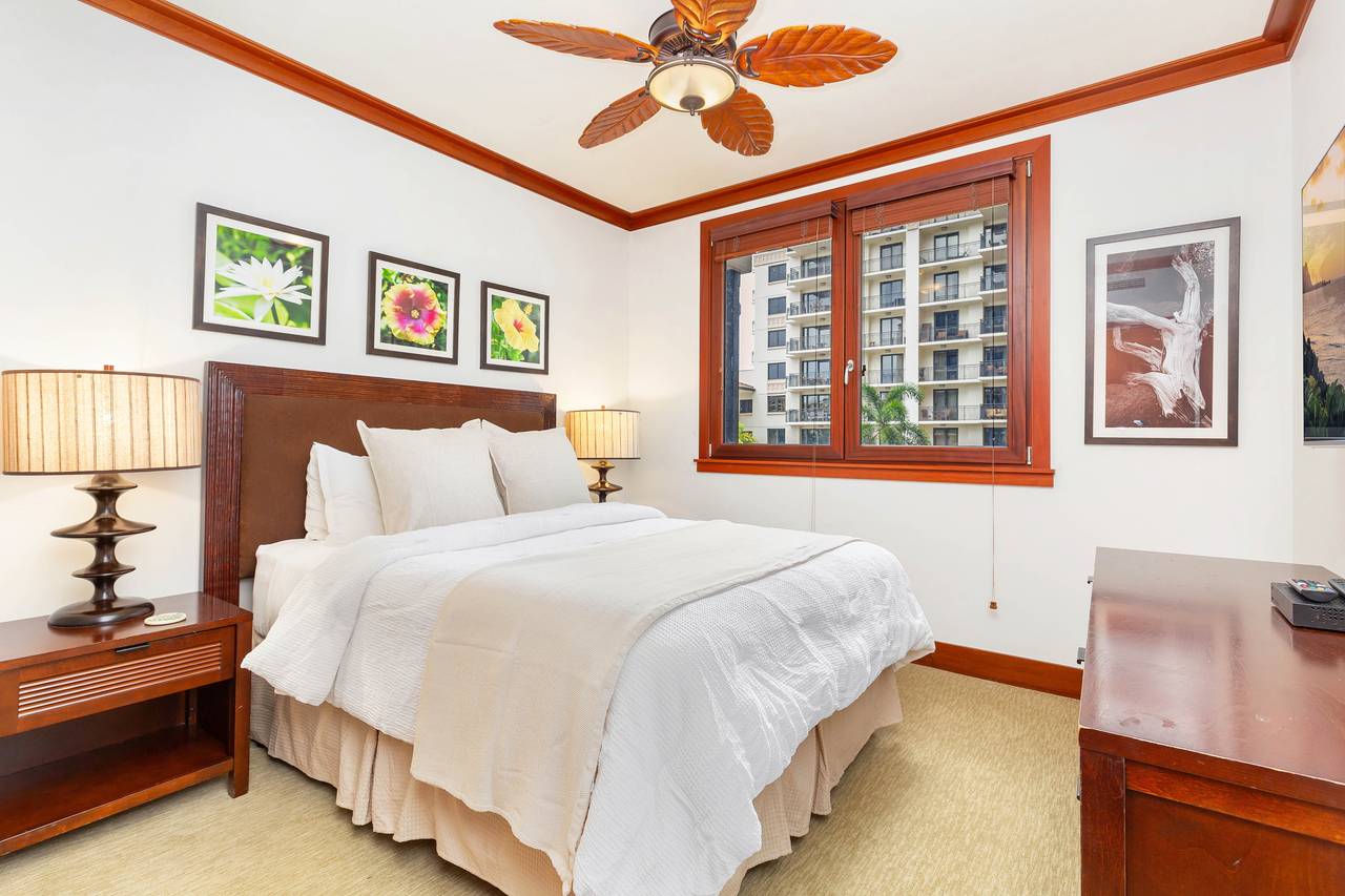 Bedroom 2 with Queen bed Bedroom 2 with Queen bed