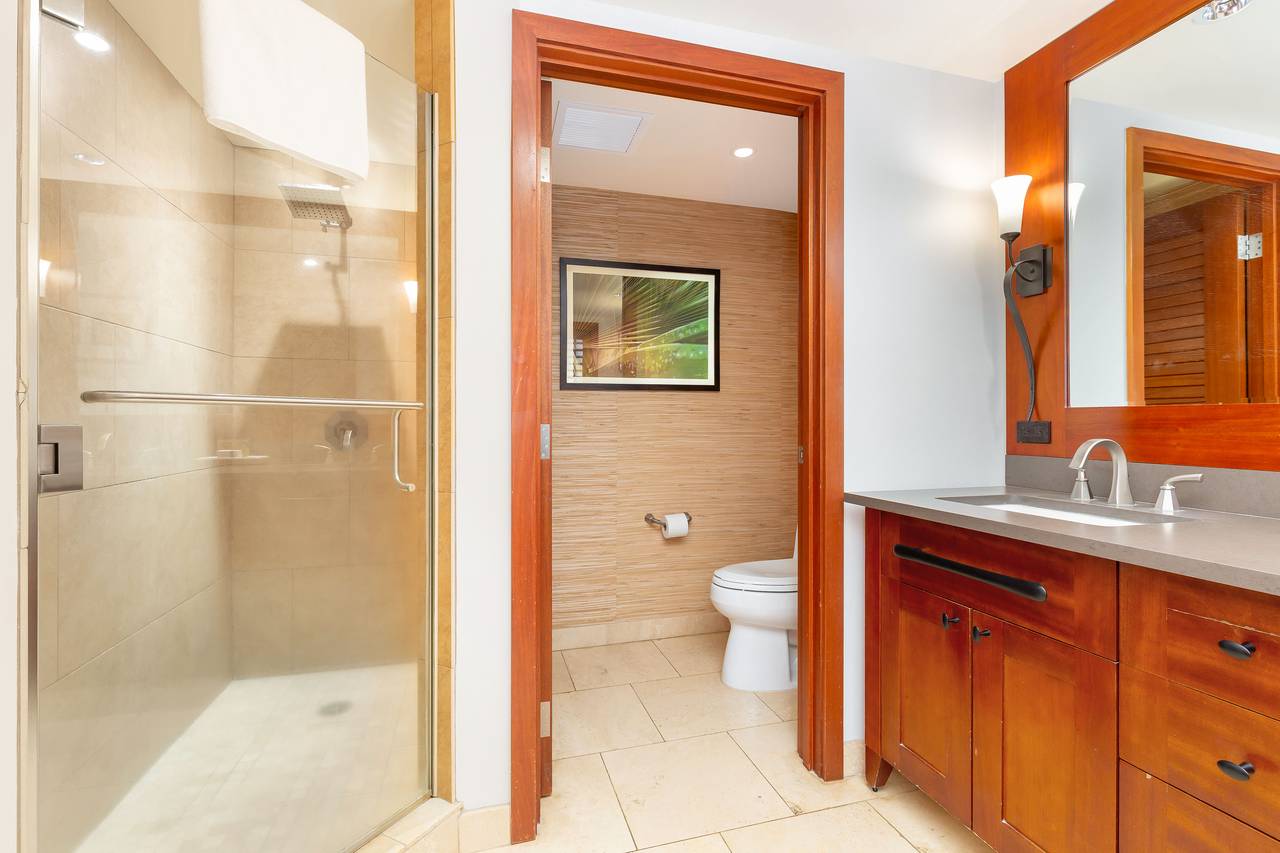 Comfort meets convenience in this beautifully designed bathroom Comfort meets convenience in this beautifully designed bathroom