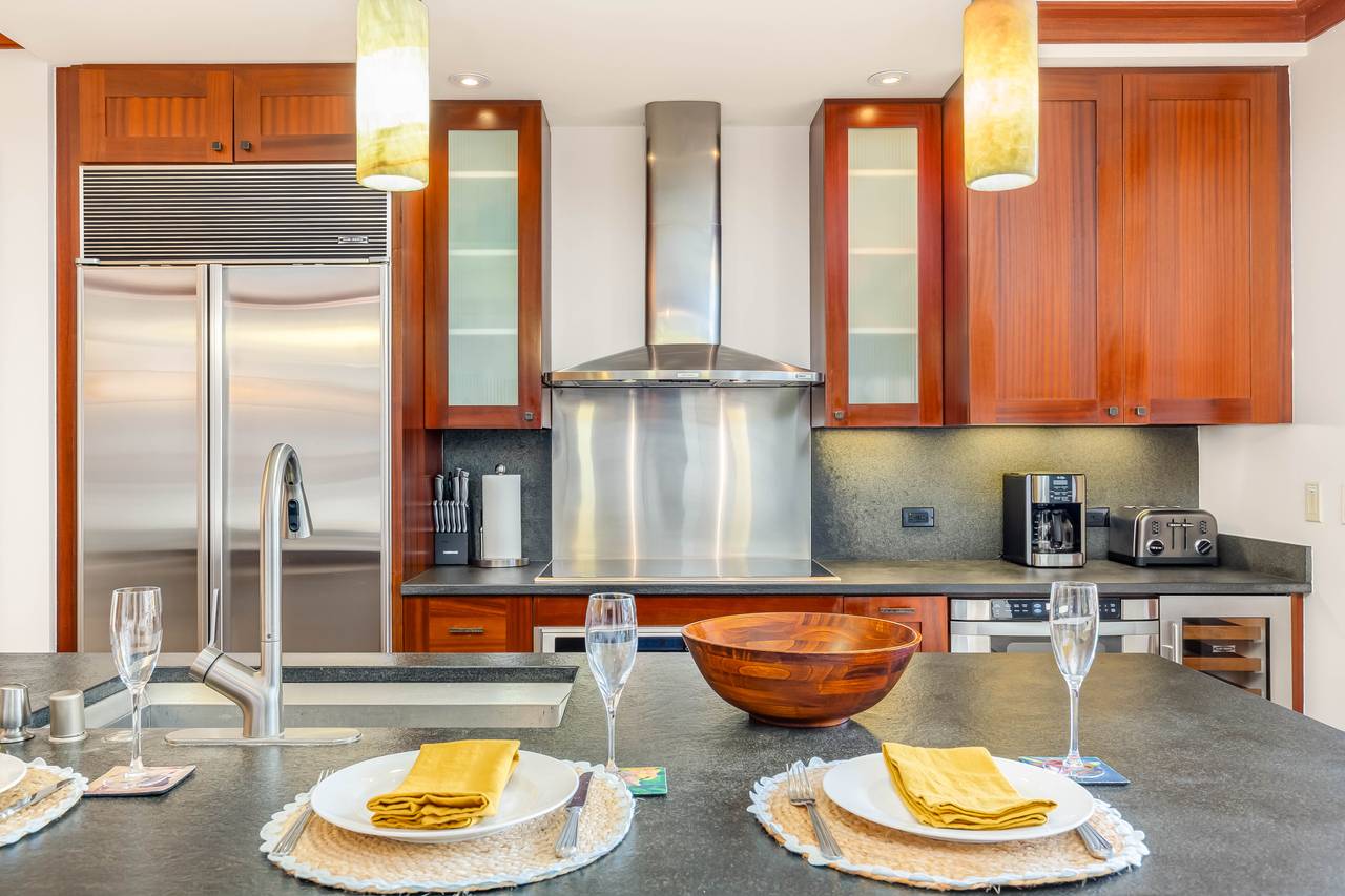 Bright and open kitchen island Bright and open kitchen island
