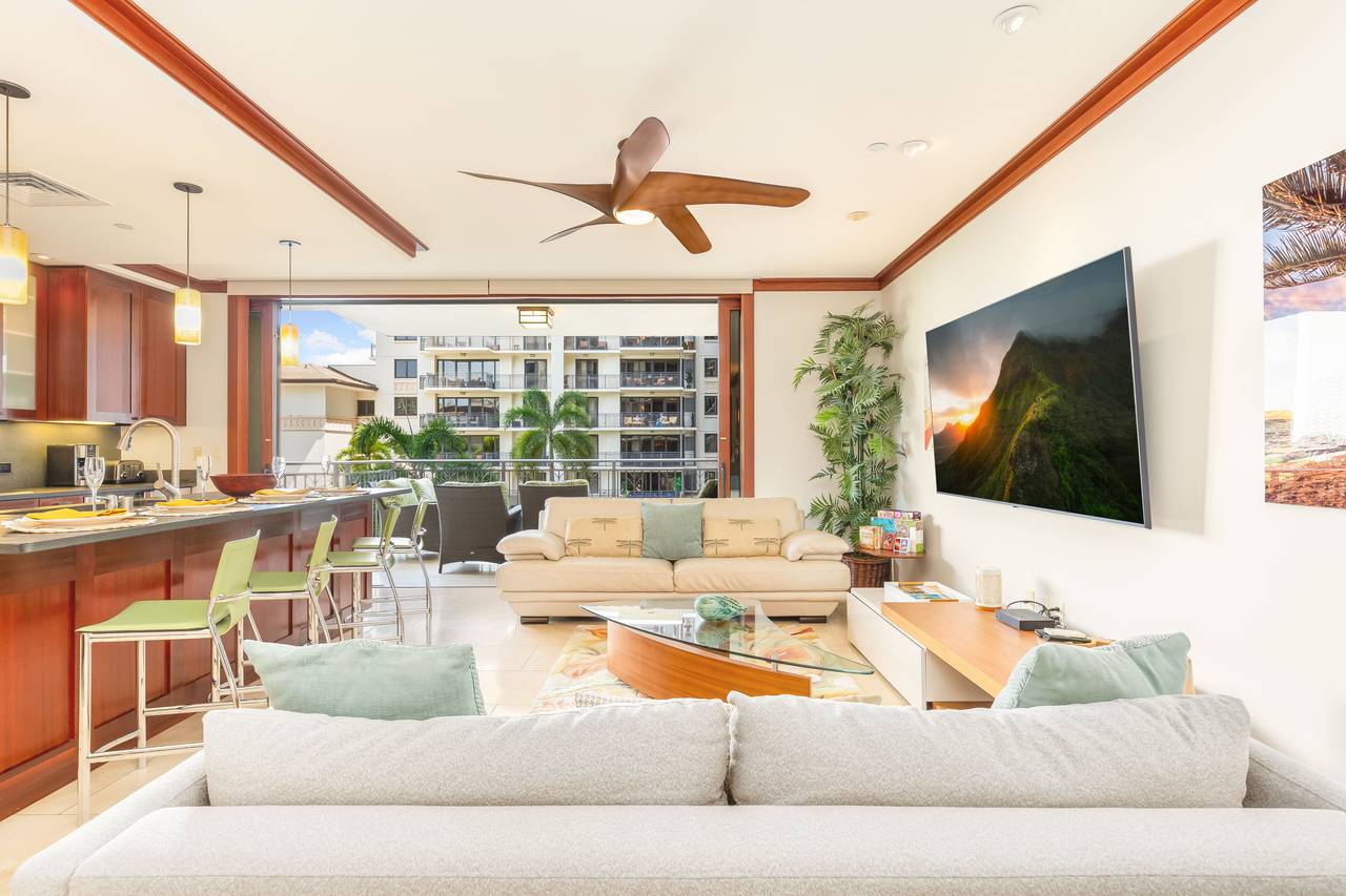 Bright, open, and inviting Bright, open, and inviting