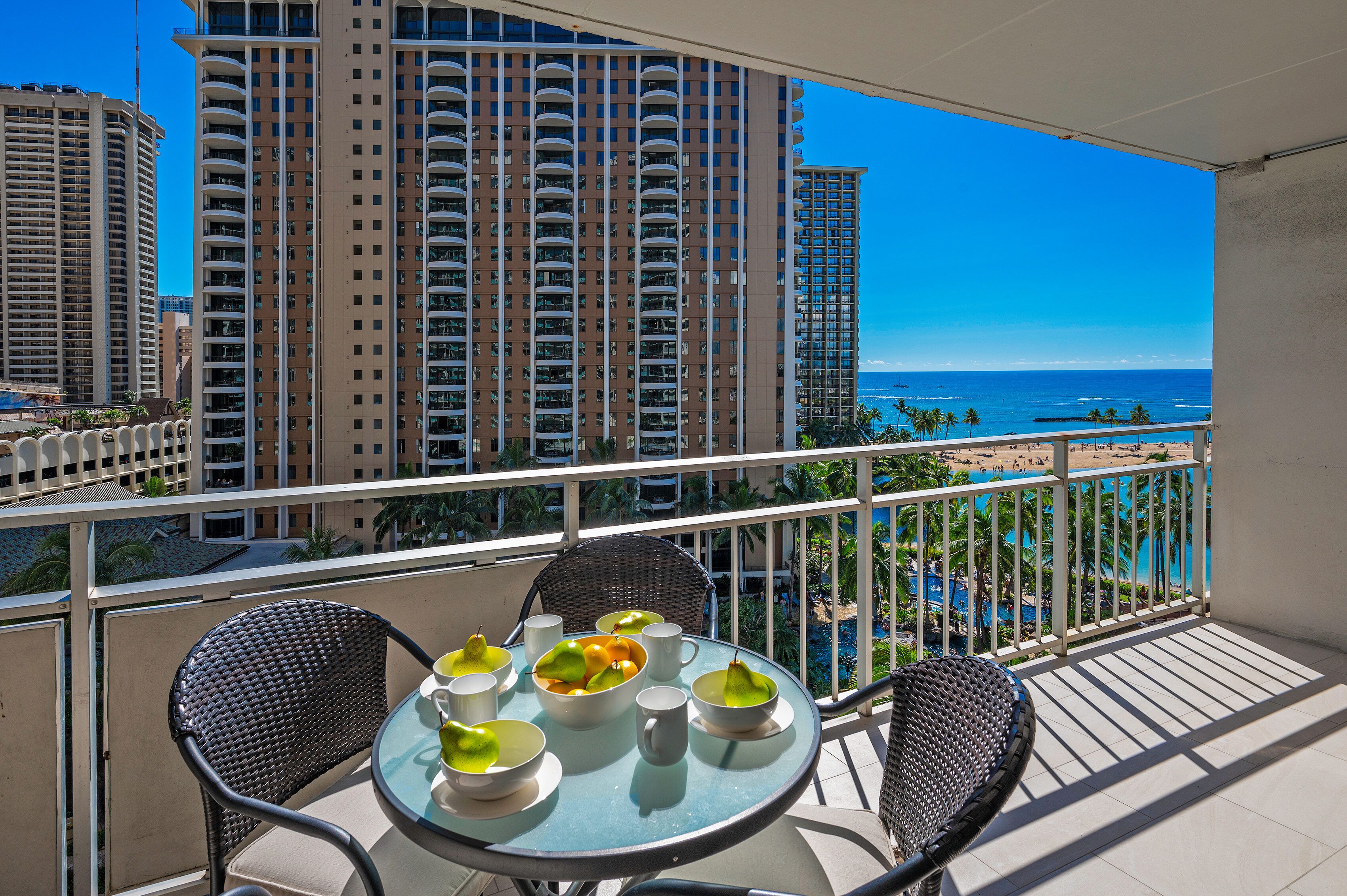 Ocean-Lagoon Condo w/Full Kitchen at Ilikai Hotel and Steps
