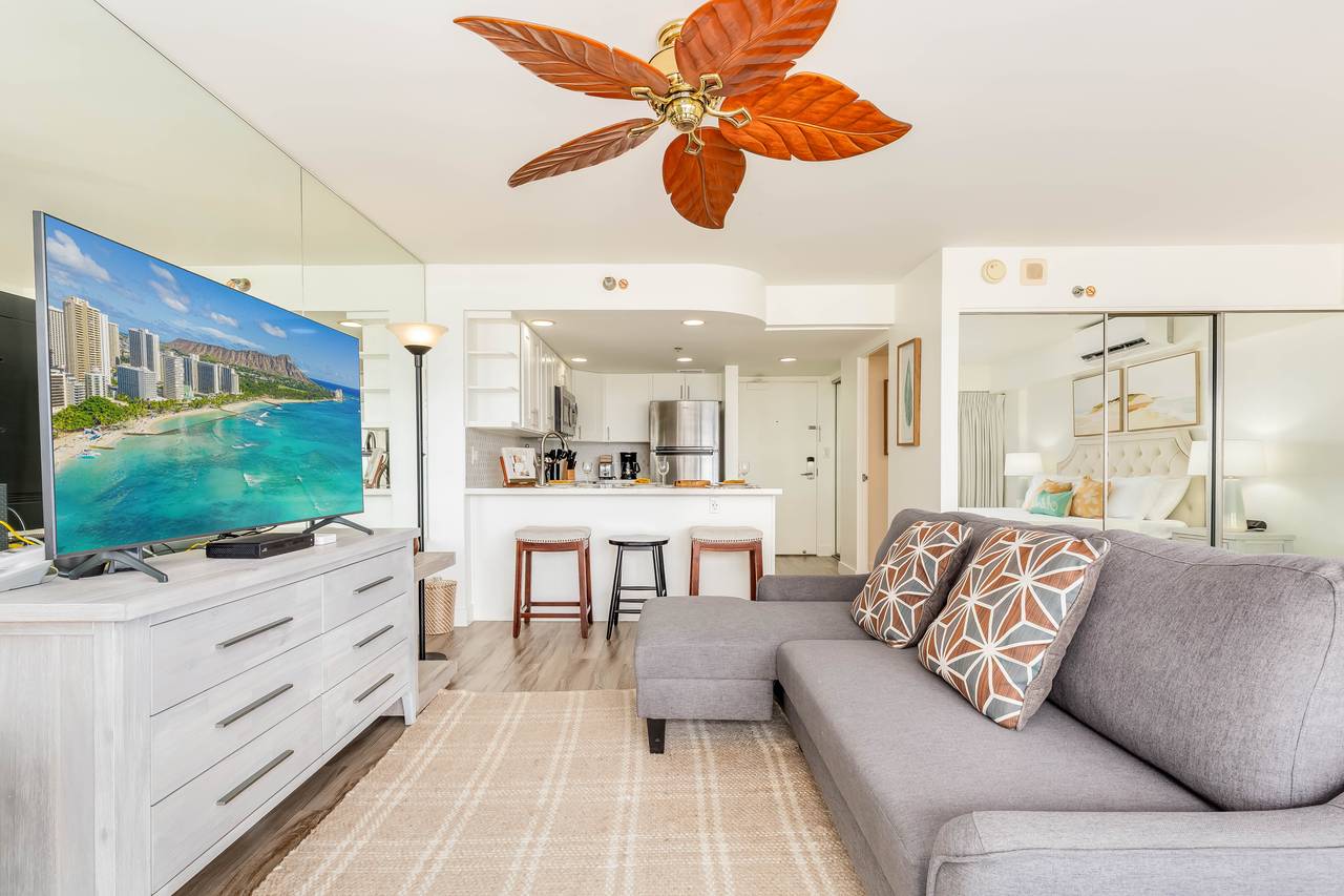 Unwind with your favorite shows on the large Smart TV Unwind with your favorite shows on the large Smart TV