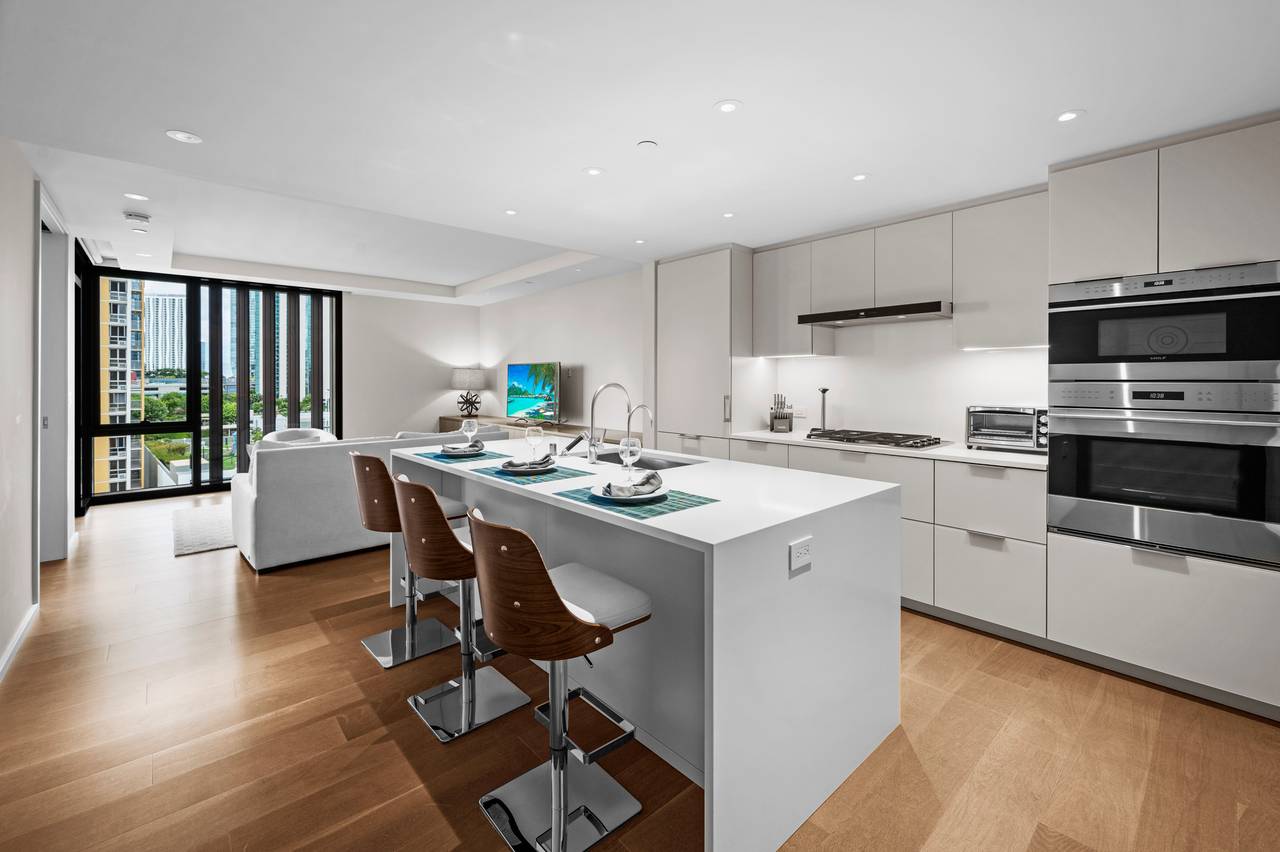 Fully Equipped Kitchen with Stainless Steel Appliances Fully Equipped Kitchen with Stainless Steel Appliances