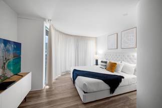 Master bedroom with King bed Master bedroom with King bed