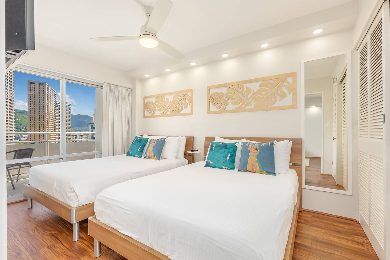 Fresh Decor & 2 Full Beds Fresh Decor & 2 Full Beds