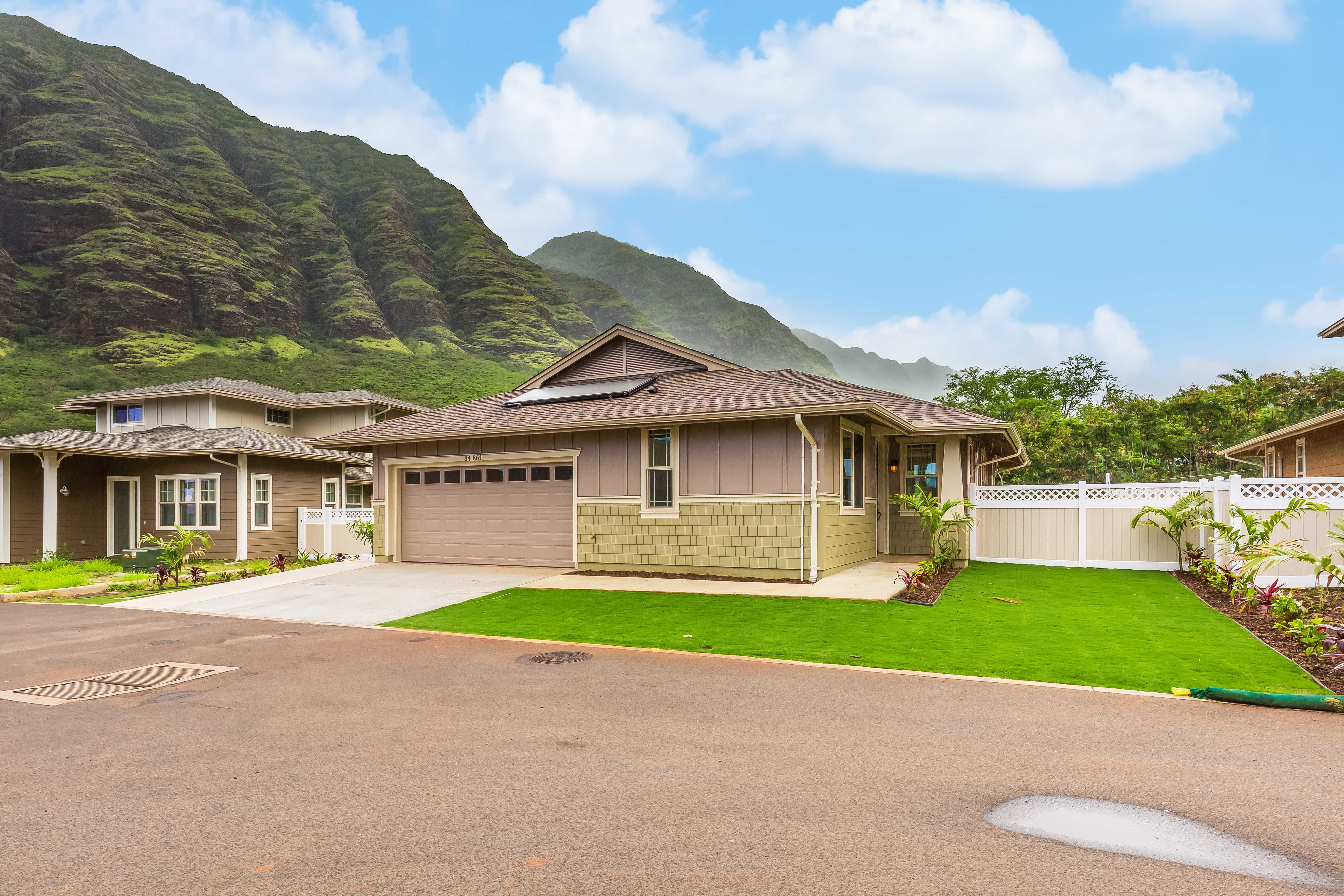 NEW 3BR Home in Makaha Valley Near Beach F Ali'i Beach Rentals