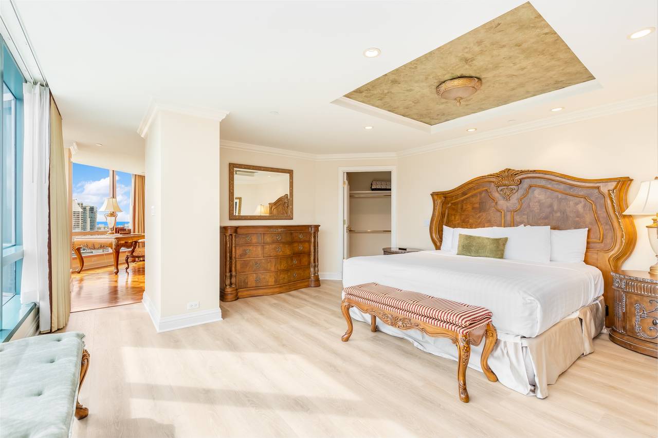 Bedroom 2 with spacious king-size bed Bedroom 2 with spacious king-size bed