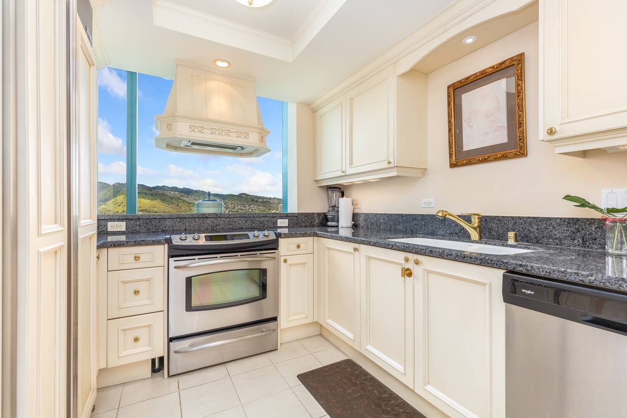 Fully equipped kitchen for a comfortable stay Fully equipped kitchen for a comfortable stay