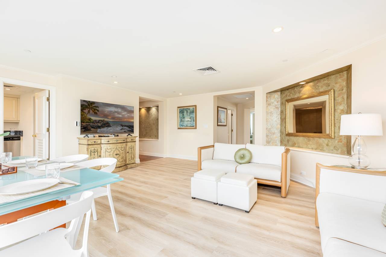 Modern luxury vinyl floors Modern luxury vinyl floors