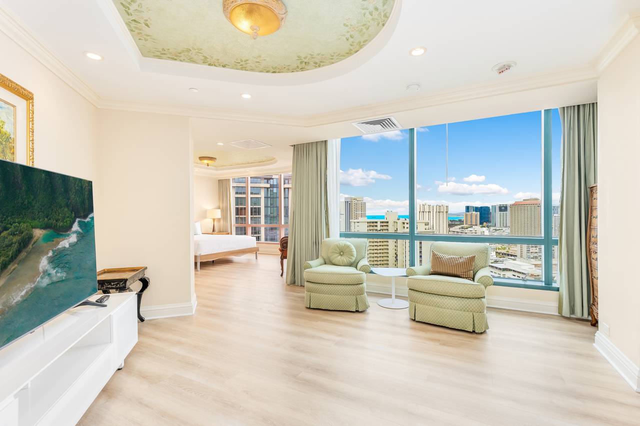 Bedroom with stunning panoramic views Bedroom with stunning panoramic views