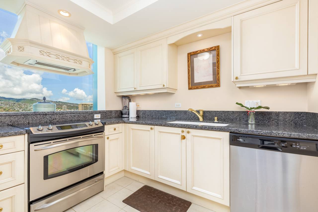 Kitchen with Mountain View Kitchen with Mountain View