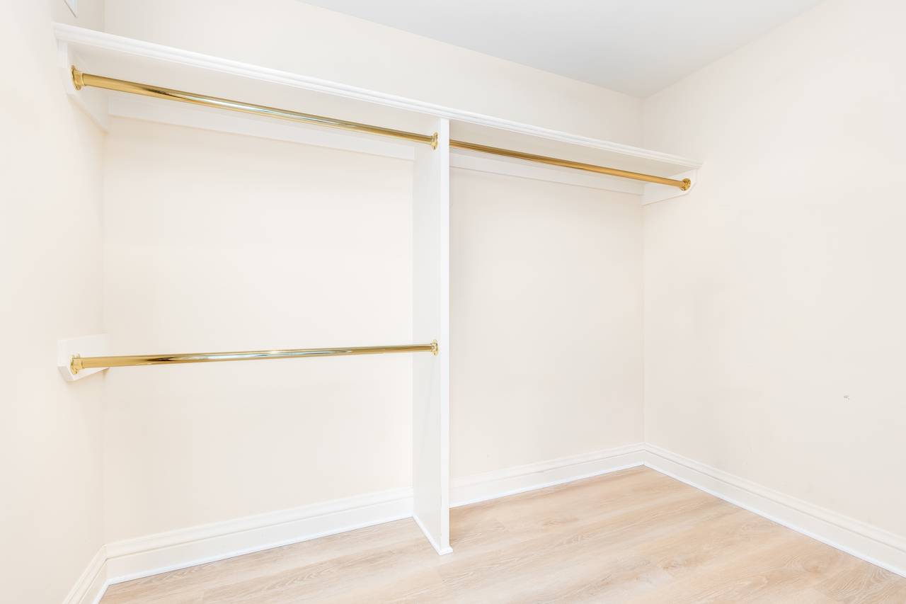 Convenient walk-in closet to keep everything organized Convenient walk-in closet to keep everything organized