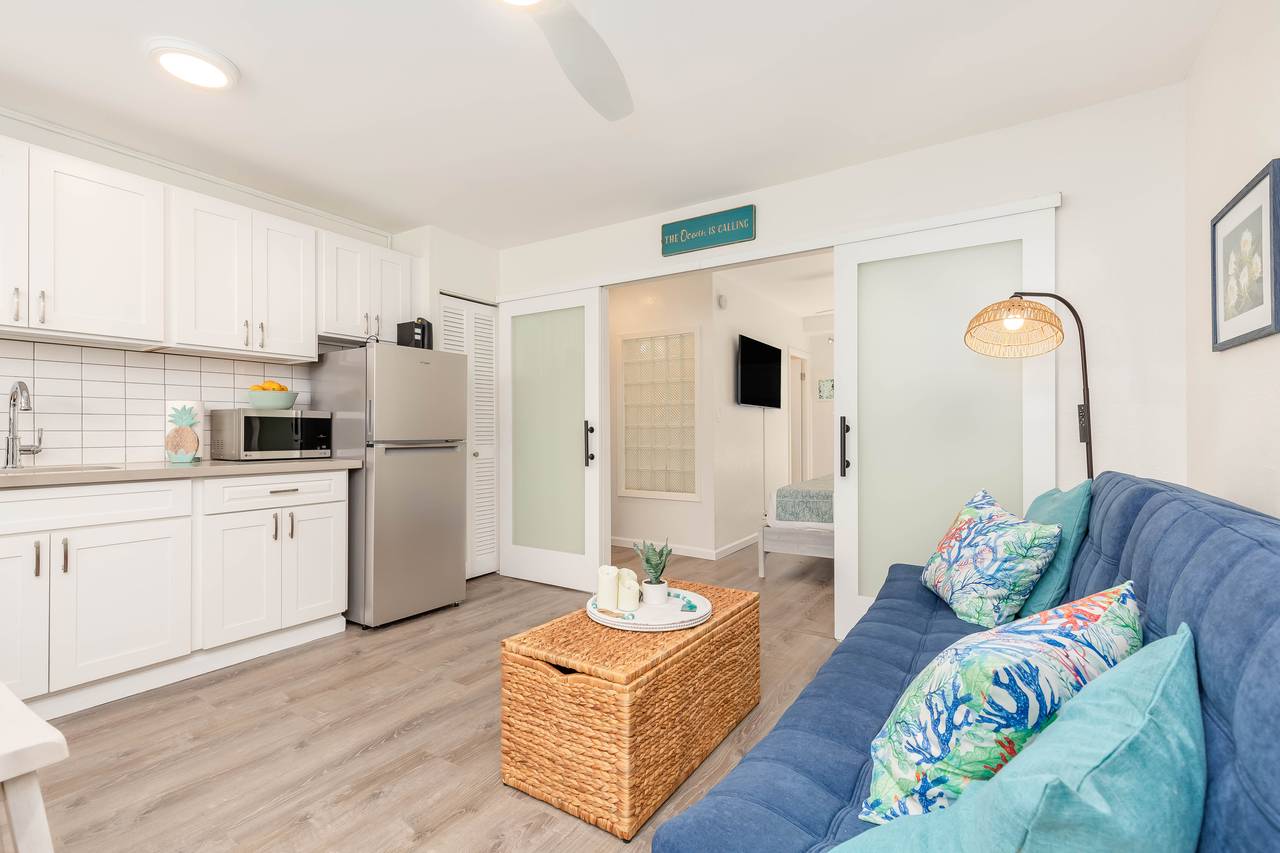 Cabana 2nd Floor w/ Full Kitchen Cabana 2nd Floor w/ Full Kitchen