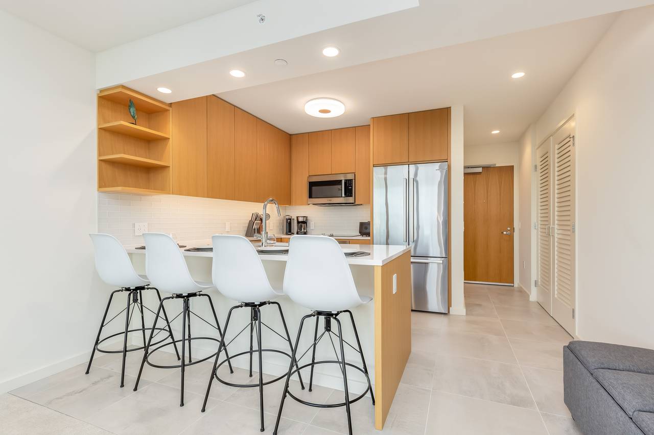 Kitchen and Island with 4 Stools Kitchen and Island with 4 Stools