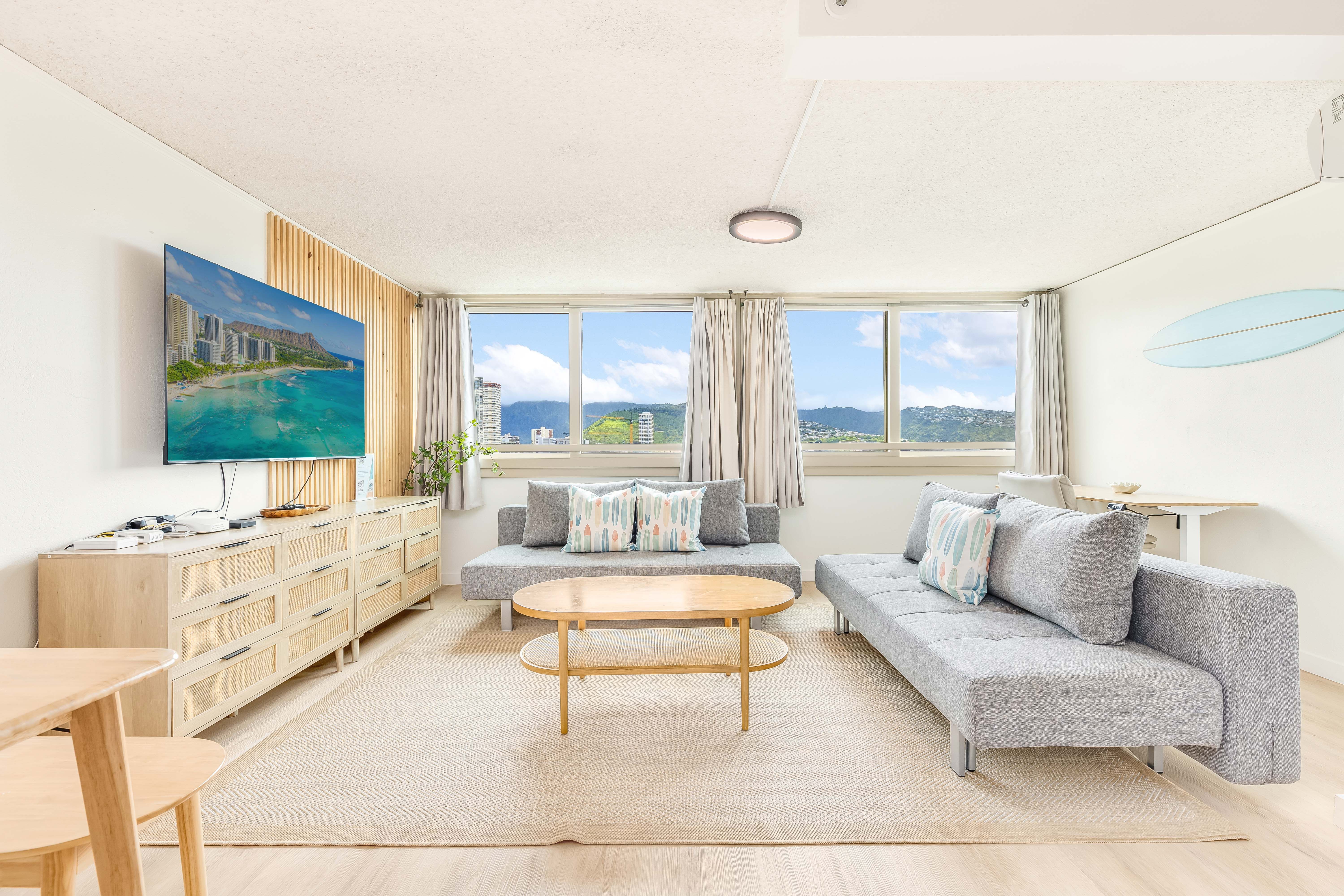 Living room with Mountain View