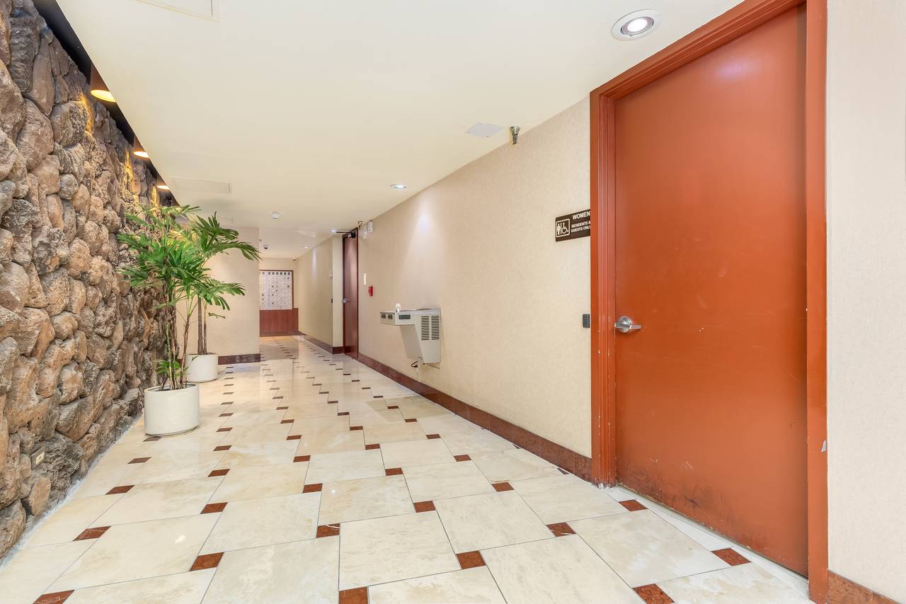 Lobby Men and Women's Restrooms Lobby Men and Women's Restrooms