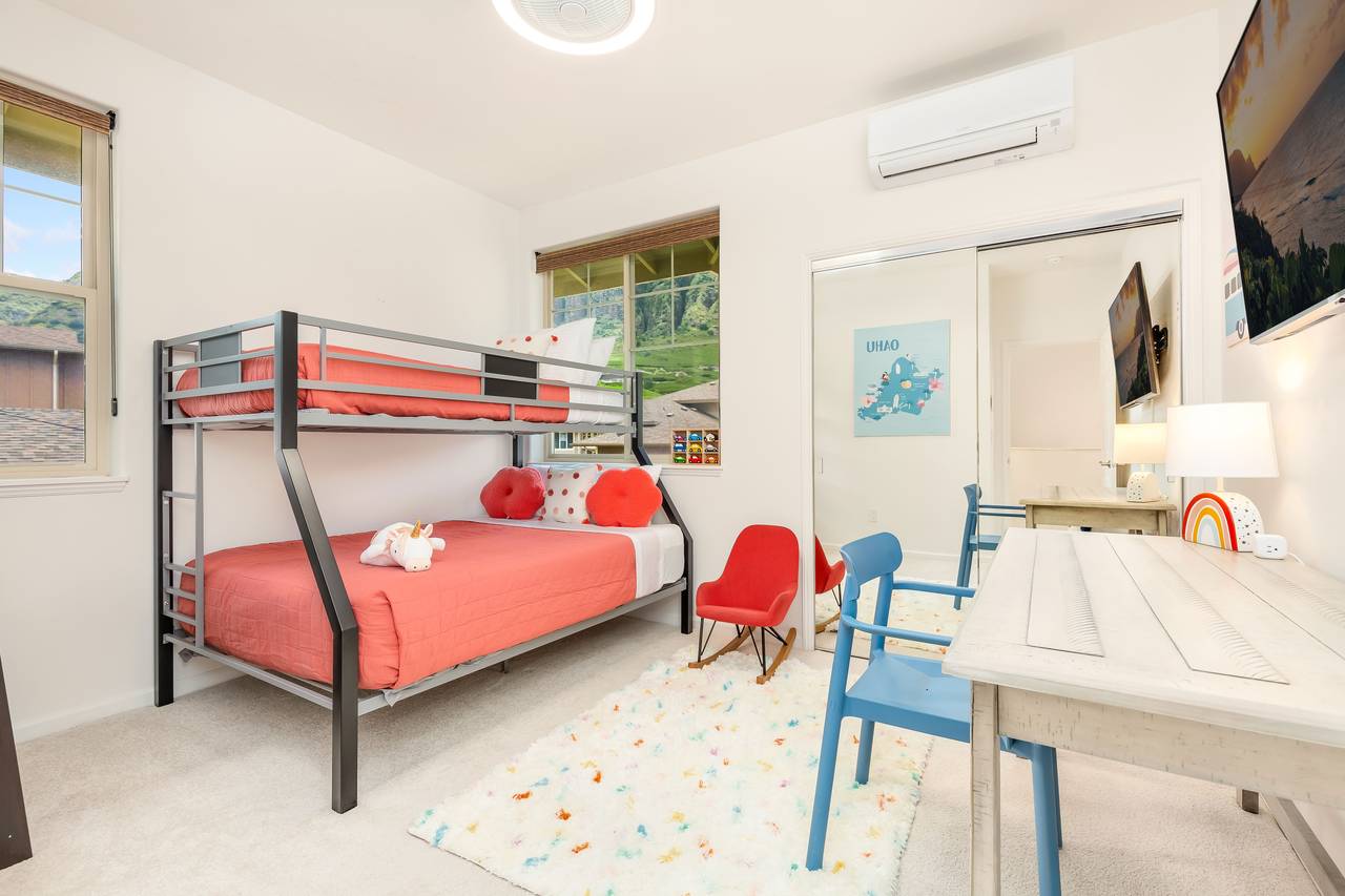 Bedroom 4- Charming kids bedroom with a desk Bedroom 4- Charming kids bedroom with a desk