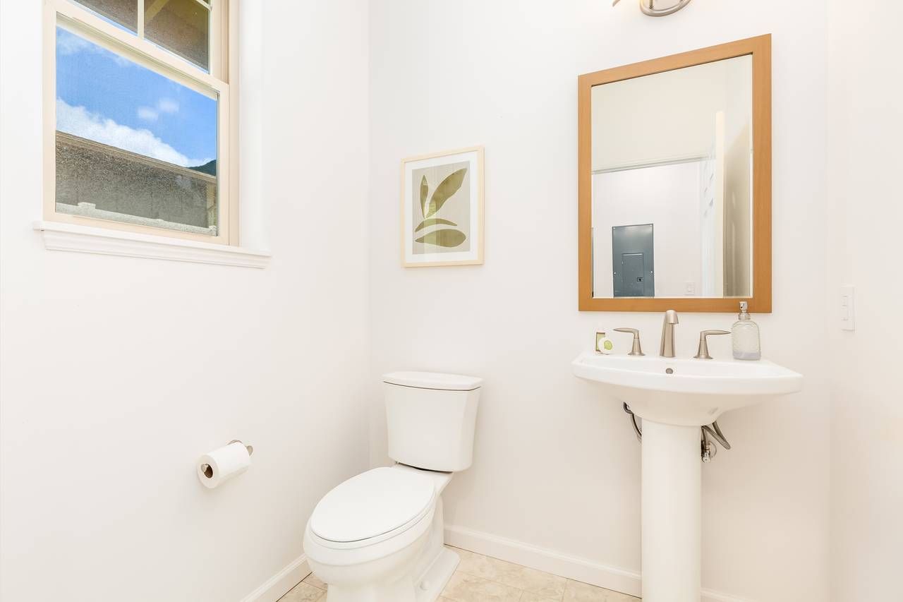 Guests bathroom on the first floor Guests bathroom on the first floor