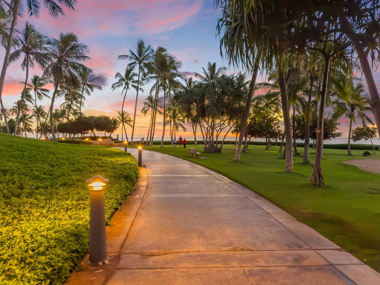 Walking around Ko'olina Walking around Ko'olina