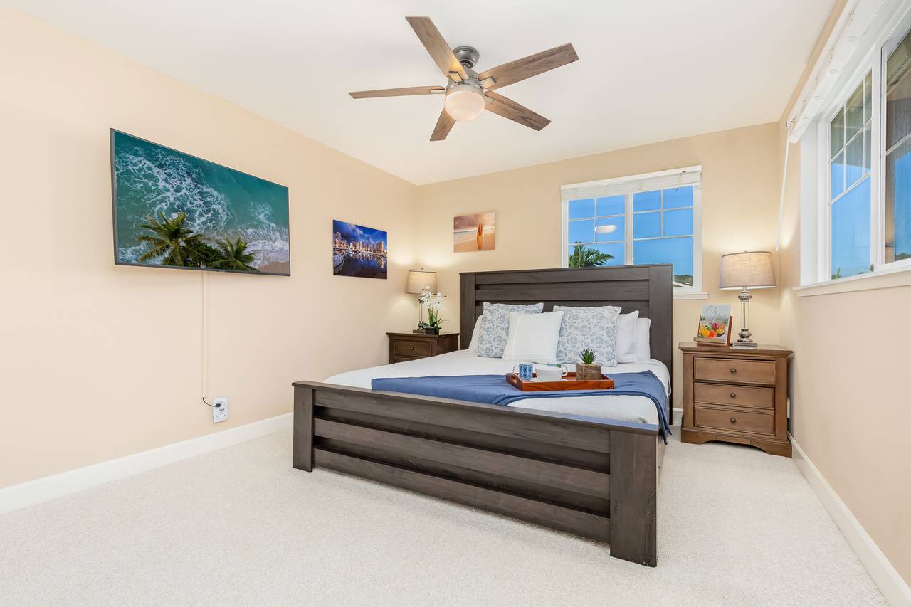Bed 3- King bed and flat screen TV Bed 3- King bed and flat screen TV
